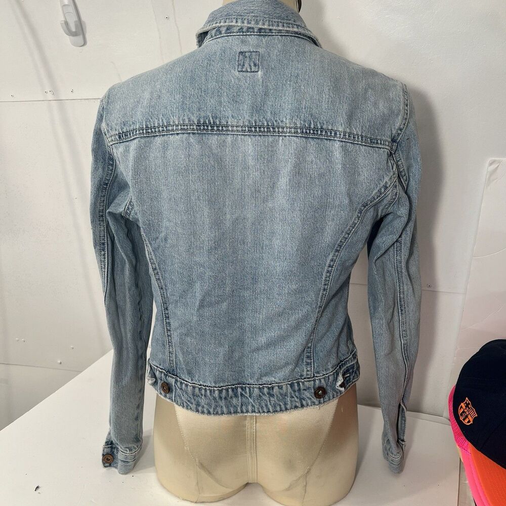 GAP Jean Jacket Size Medium Vintage 2000 Blue Denim Cropped Button Front - Picture 2 of 12